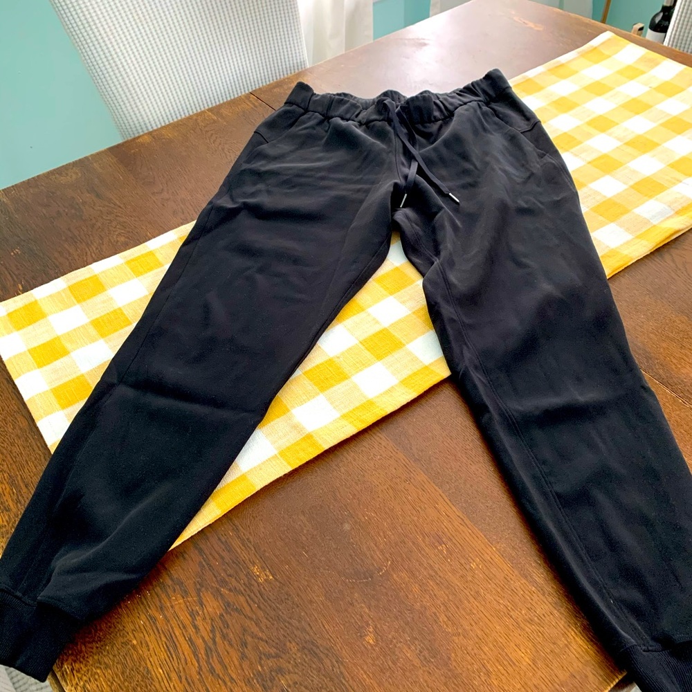 Lululemon On the Fly jogger